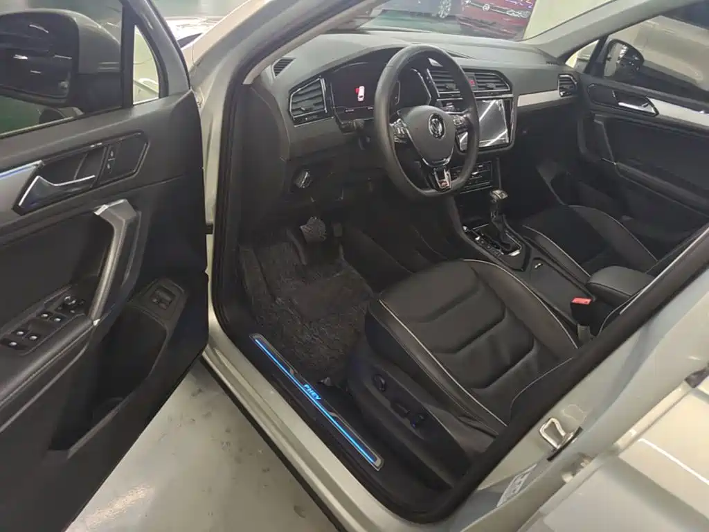 Volkswagen Tiguan L PHEV — миниатюра 12