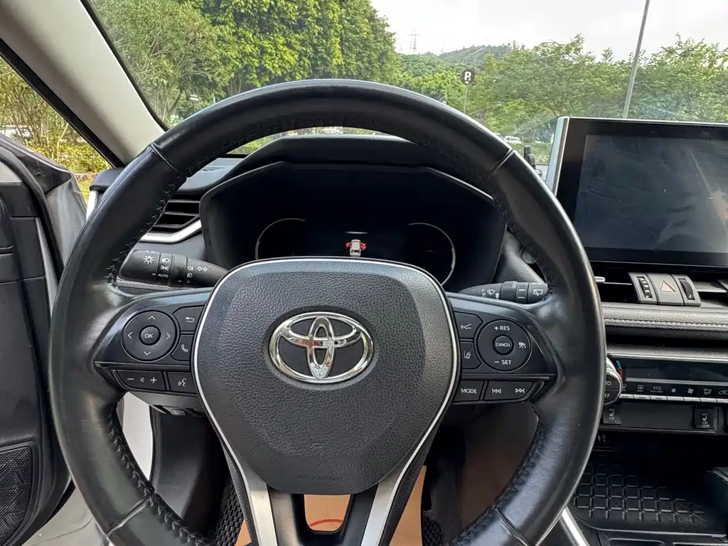 Toyota RAV4 — миниатюра 12