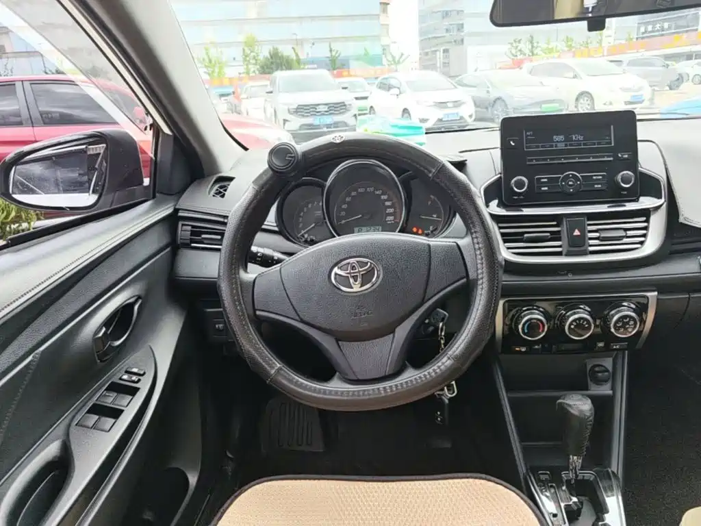 Toyota Yaris L — миниатюра 11