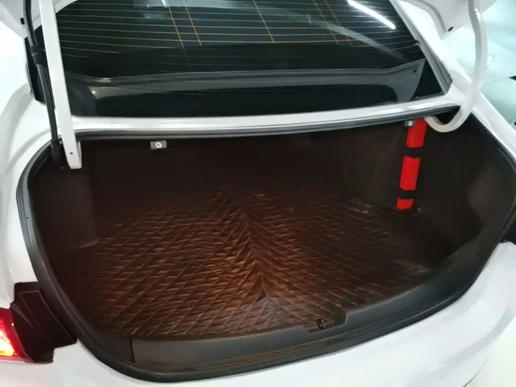 Chevrolet Malibu XL — миниатюра 19