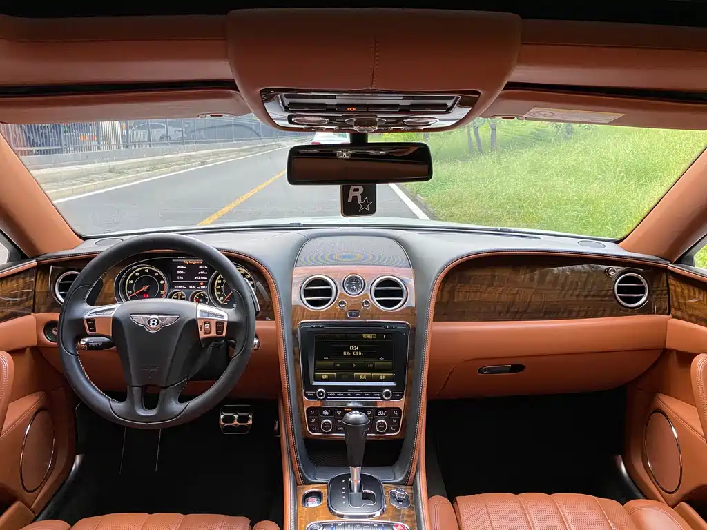 Bentley Flying Spur — миниатюра 15