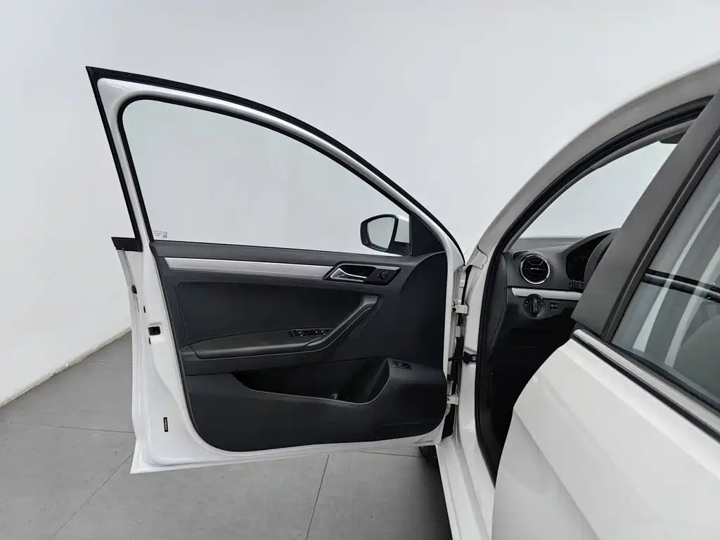 Volkswagen Jetta — миниатюра 8