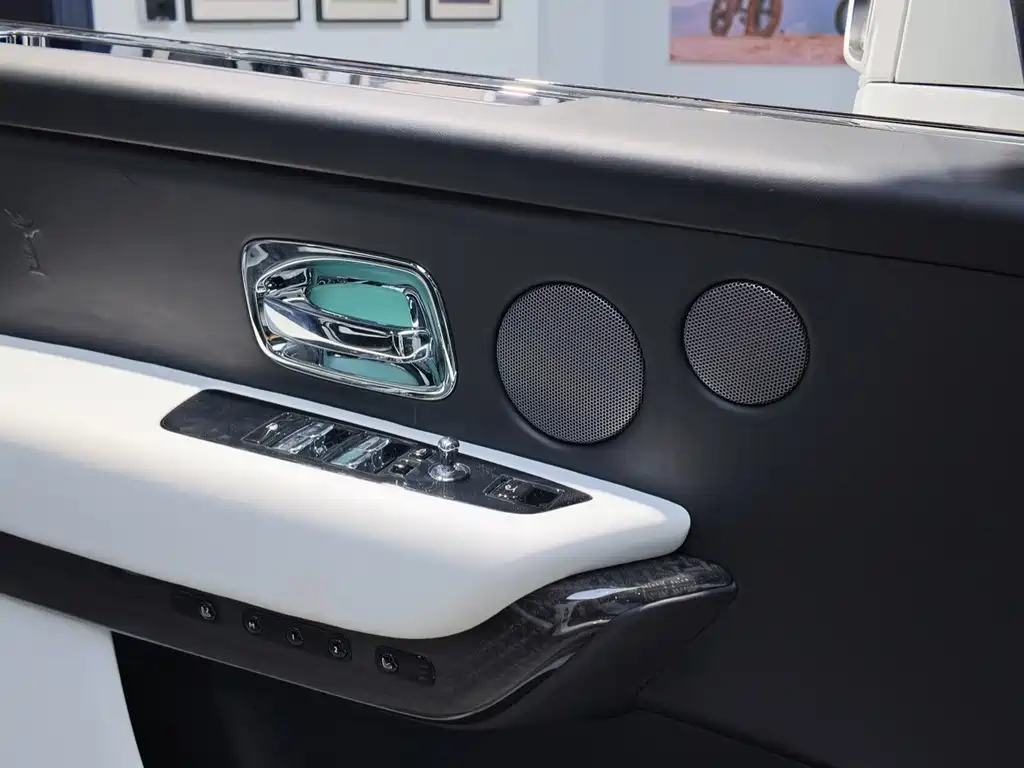 Rolls-Royce Cullinan — миниатюра 26