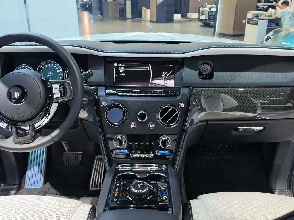 Rolls-Royce Cullinan — миниатюра 22