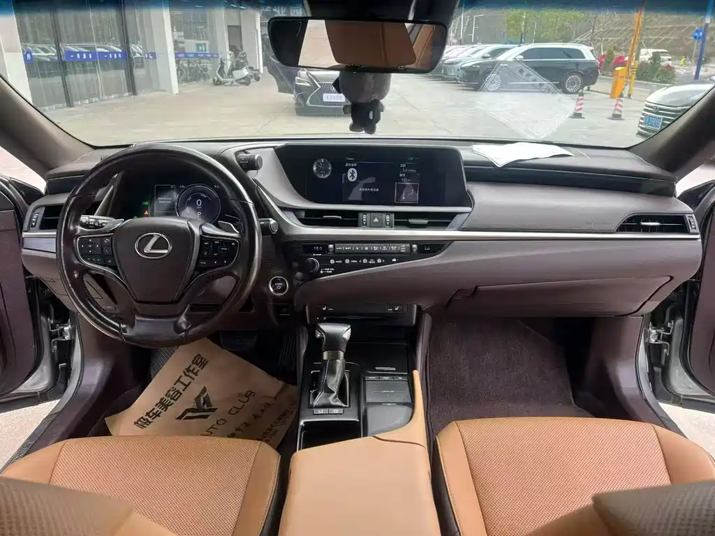 Lexus ES — миниатюра 5