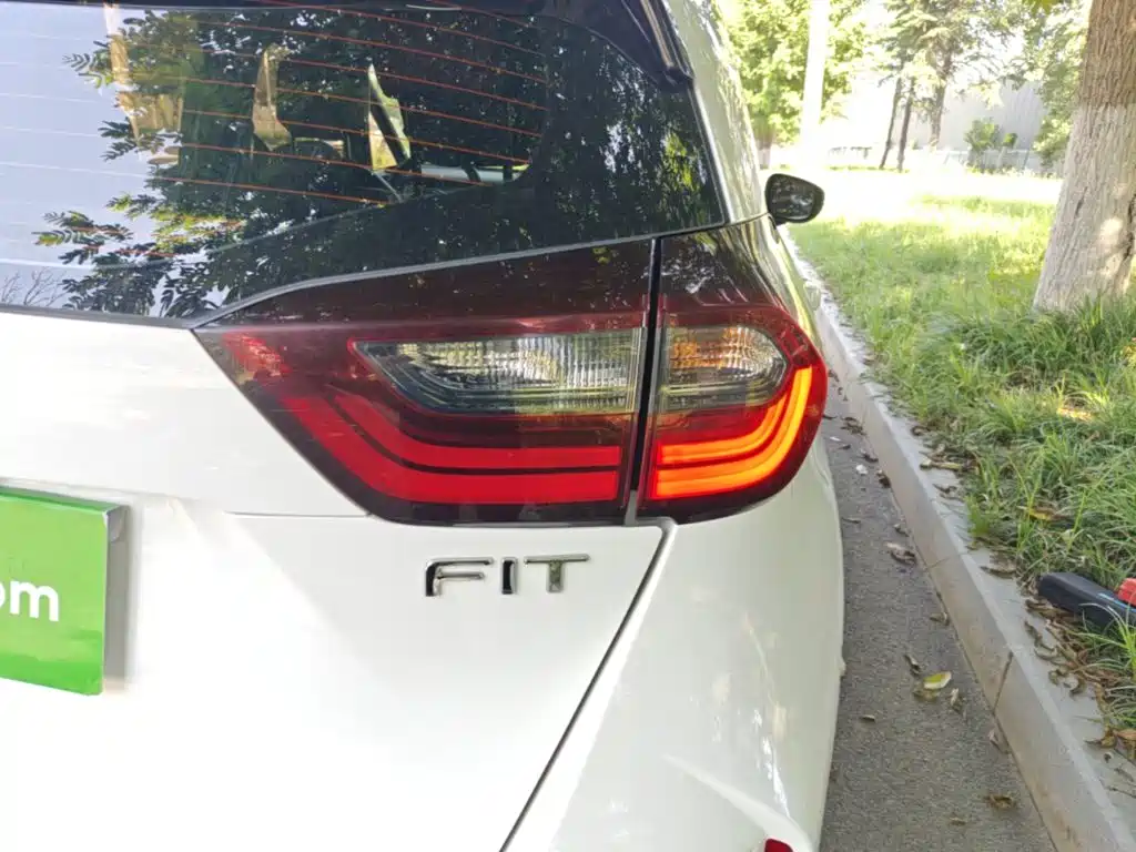 Honda Fit — миниатюра 8