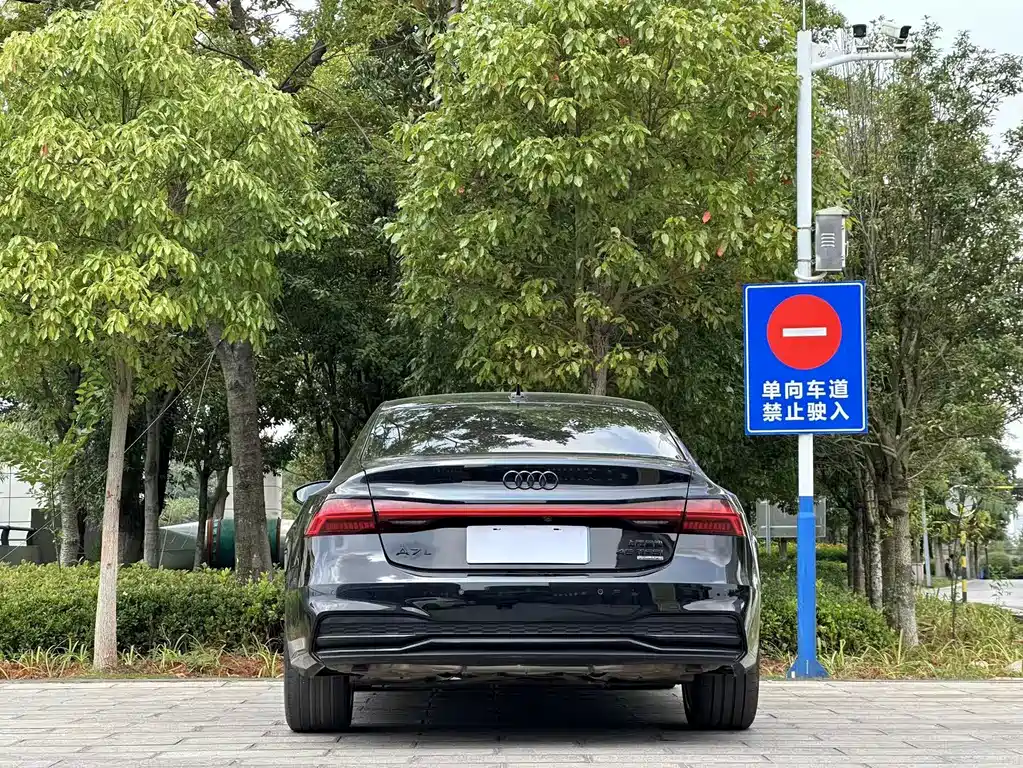 Audi A7L — миниатюра 8