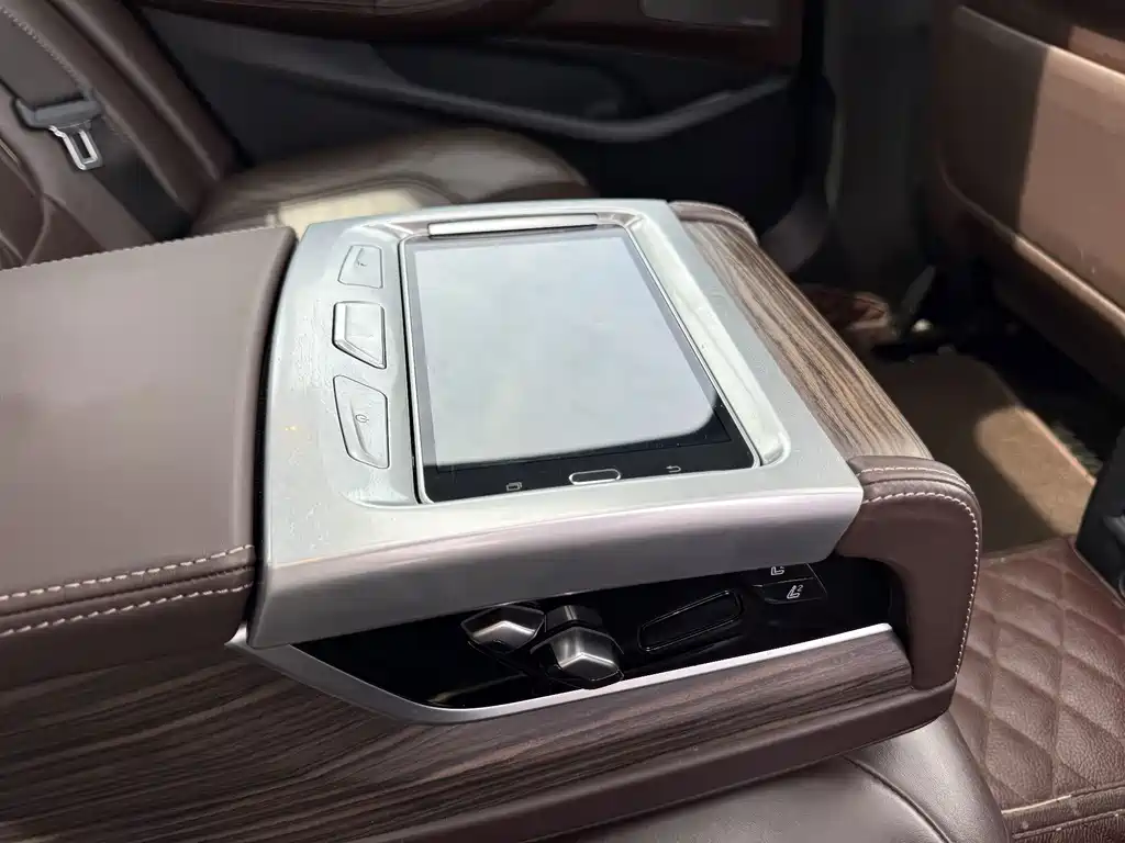 BMW 5 Series — миниатюра 7