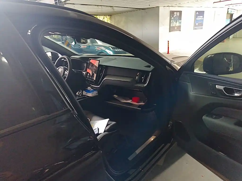 Volvo XC60 PHEV — миниатюра 19