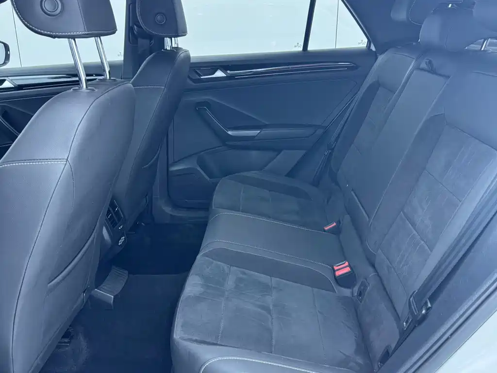 Volkswagen T-Roc — миниатюра 13