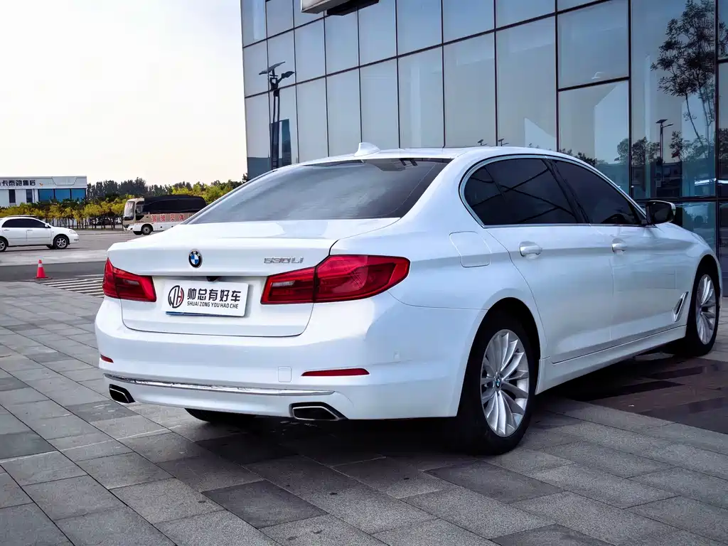 BMW 5 Series — миниатюра 4