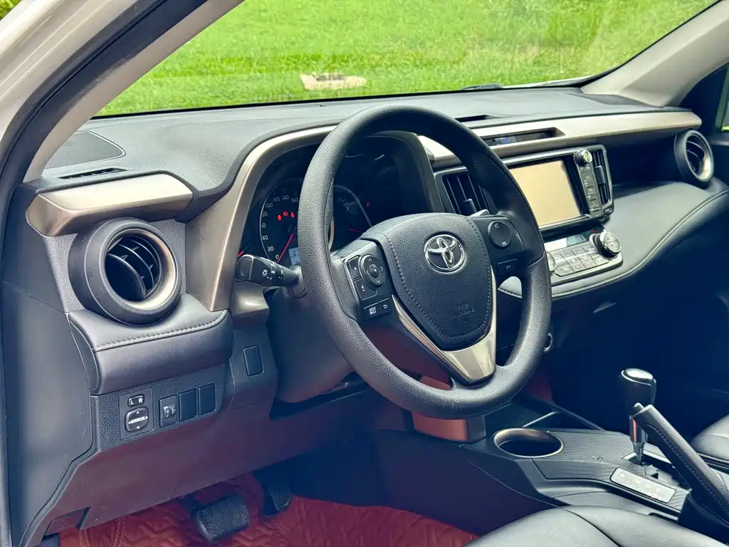 Toyota RAV4 — миниатюра 5