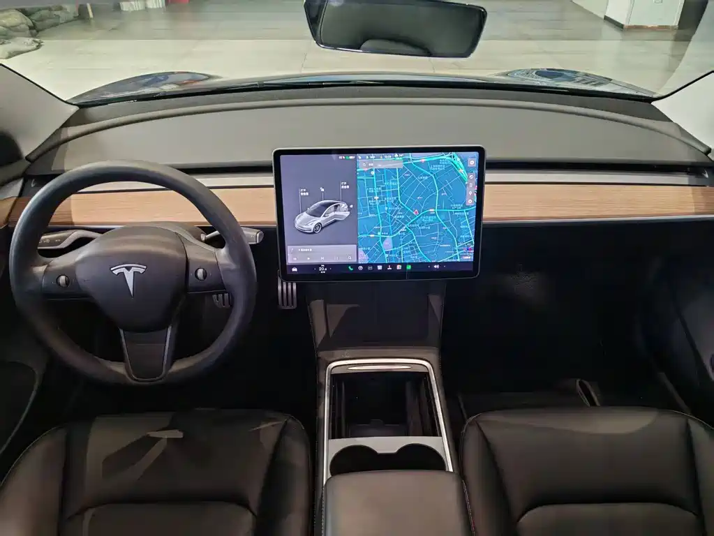Tesla Model 3 — миниатюра 5