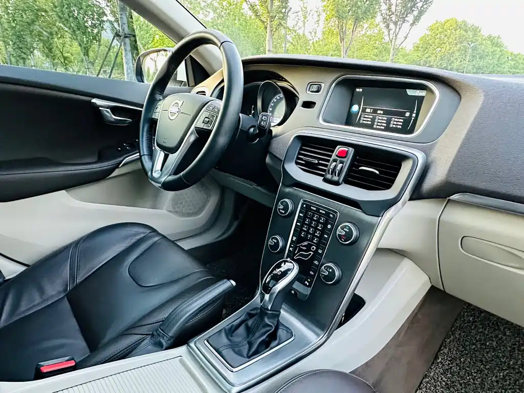 Volvo V40 — миниатюра 14