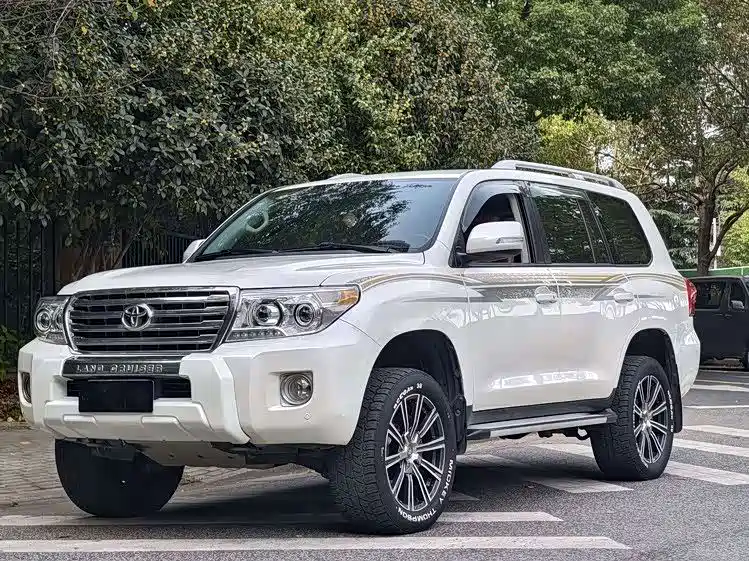 2015 Toyota Land Cruiser - zdjęcie 1 z 12