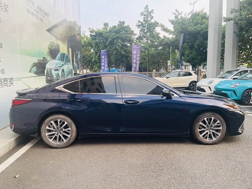 Lexus ES — миниатюра 10