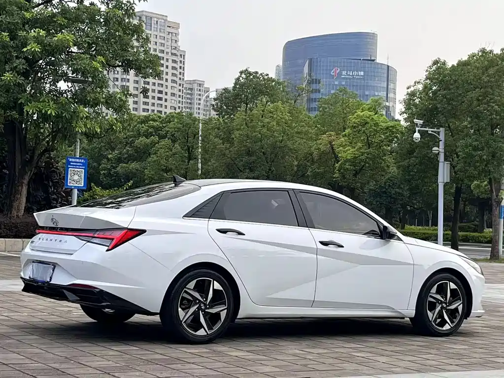 Hyundai Elantra — миниатюра 14