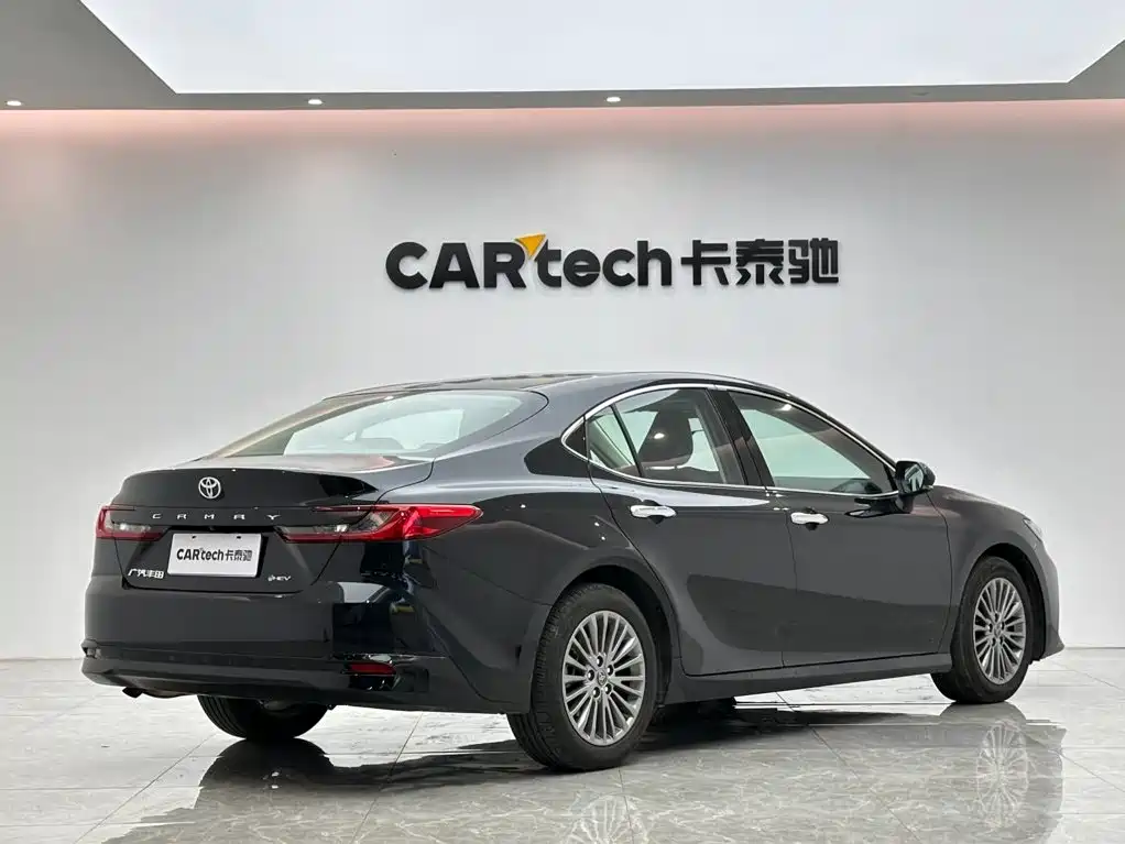 Toyota Camry — миниатюра 5