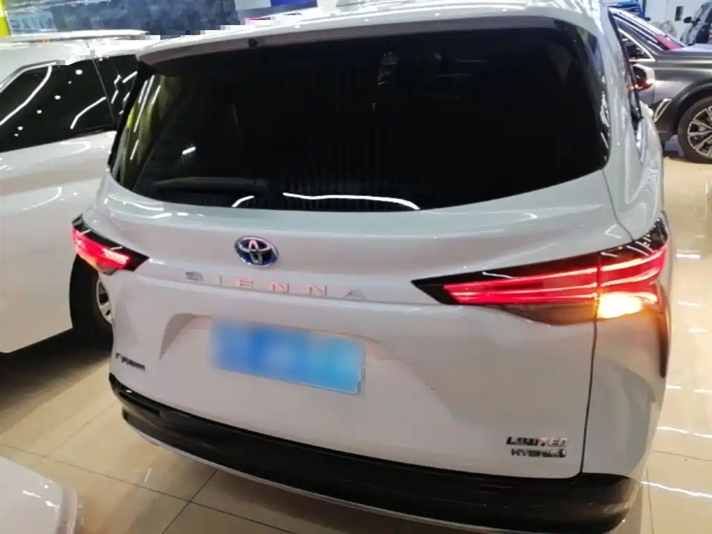 Toyota Sienna 2023 2.5L Luxury