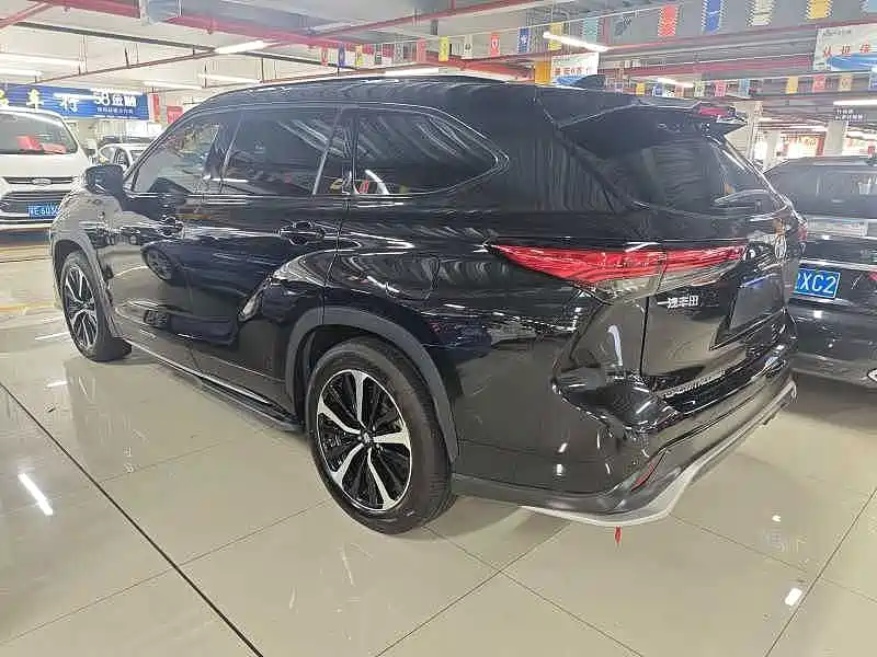 Toyota Crown Kluger — миниатюра 6