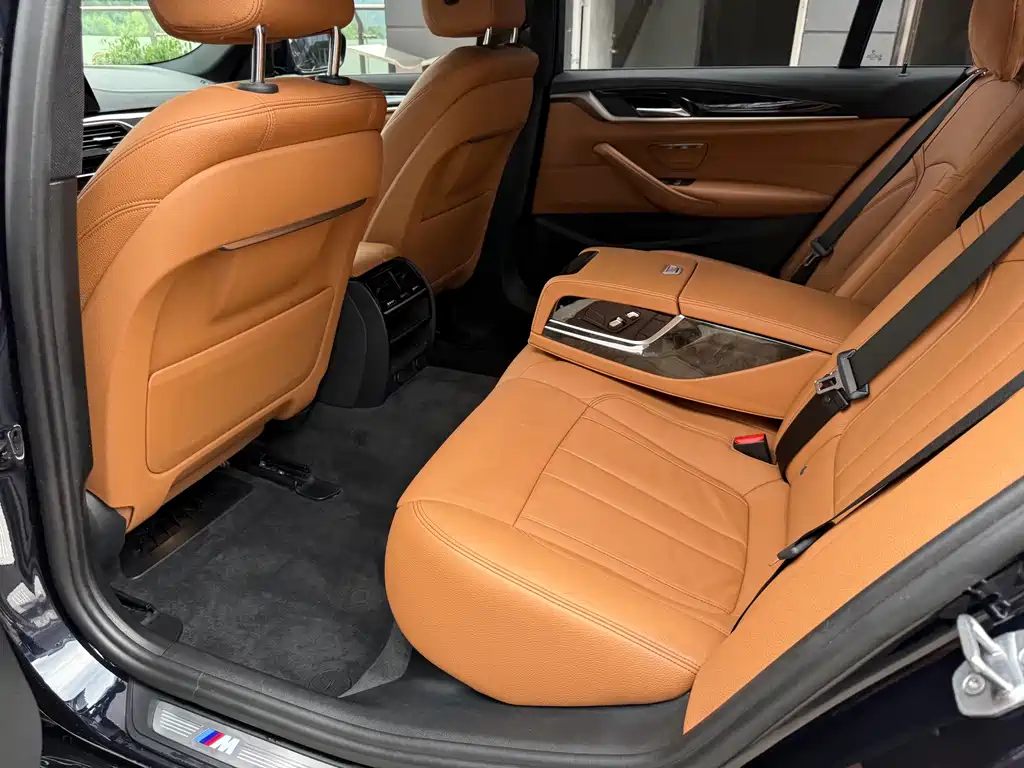 BMW 5 Series — миниатюра 31