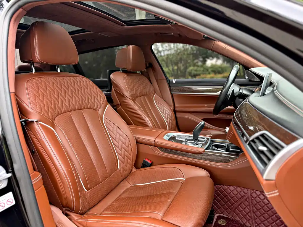 BMW 7 Series — миниатюра 14