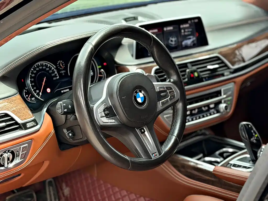 BMW 7 Series — миниатюра 4