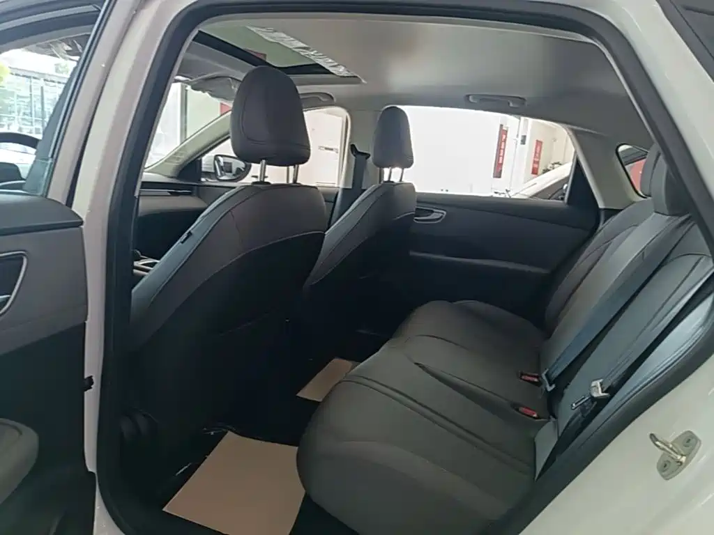 Roewe D6 — миниатюра 17