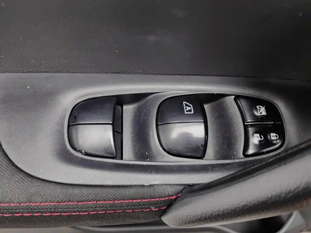 Nissan Qashqai — миниатюра 9