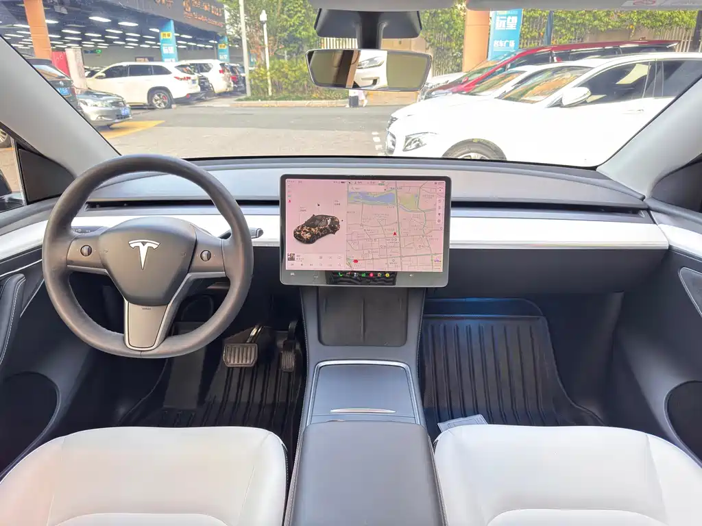 Tesla Model Y — миниатюра 7