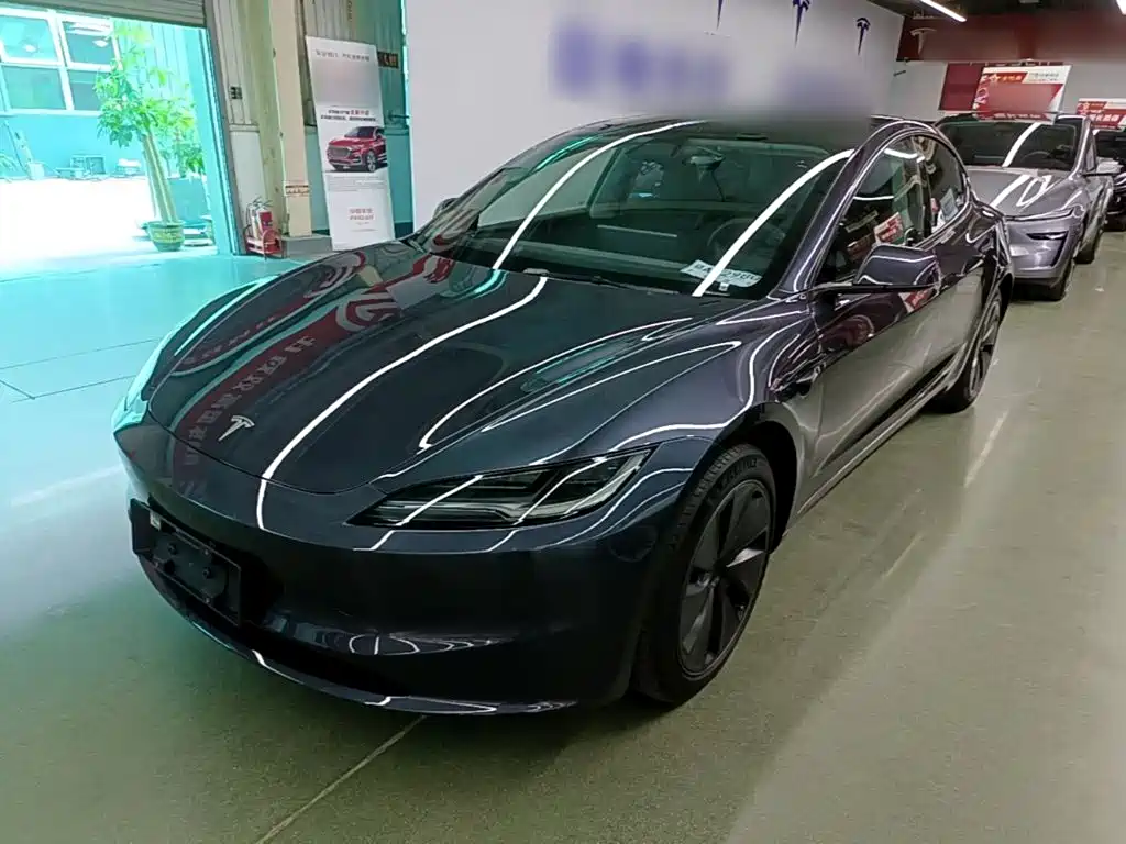 Tesla Model 3 — миниатюра 2