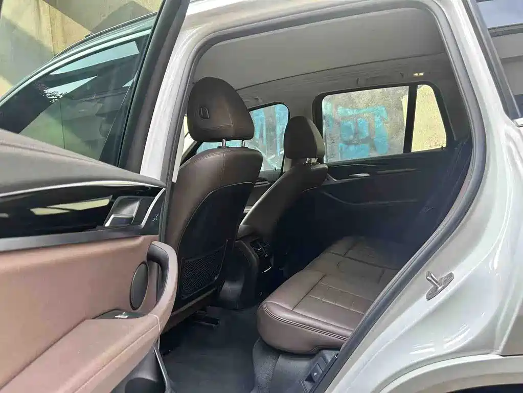 BMW X3 — миниатюра 9