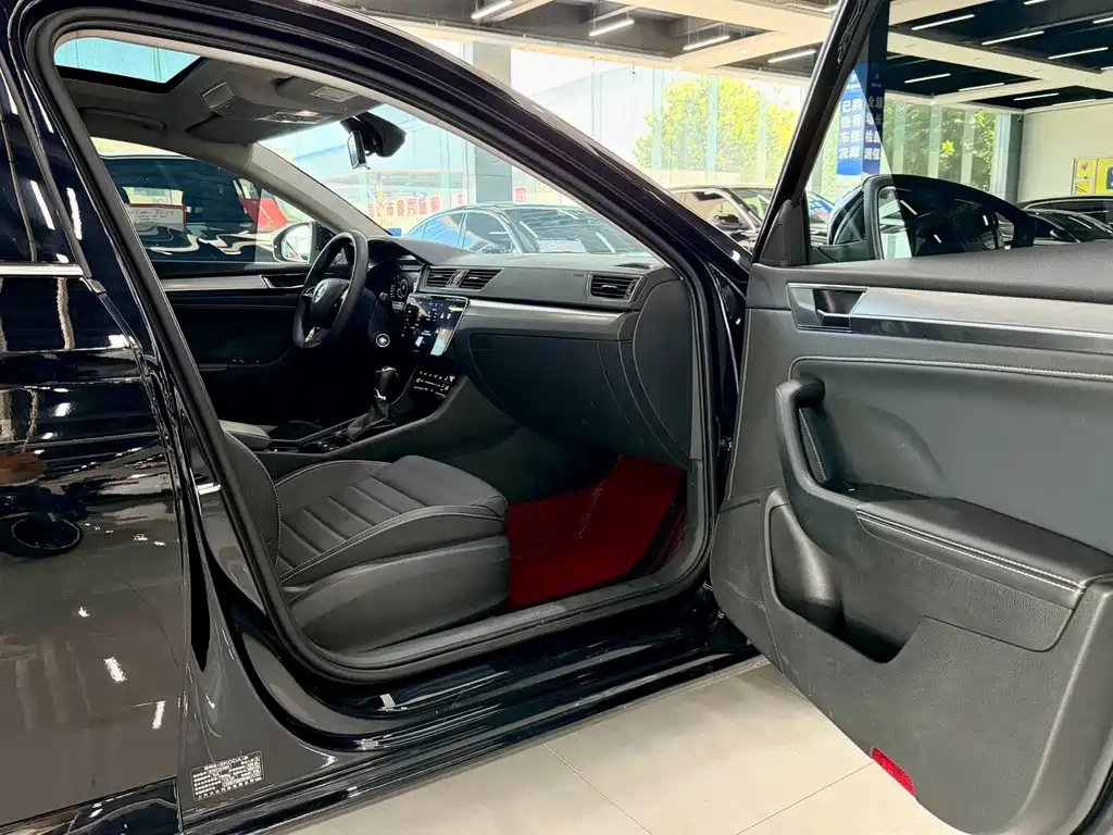Skoda Superb — миниатюра 9
