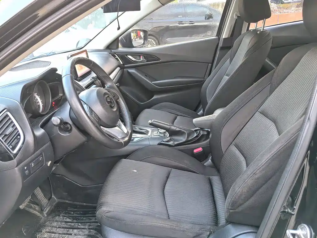Mazda Mazda3 3 2016 1.5L AT Comfort