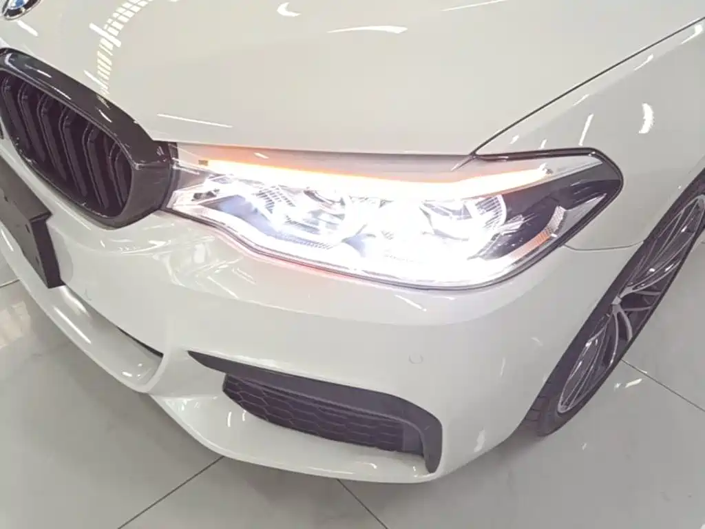 BMW 5 Series — миниатюра 24