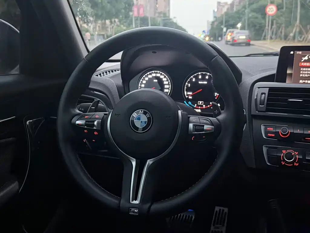 BMW 1 Series (Import) — миниатюра 8