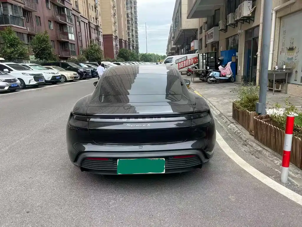 Porsche Taycan — миниатюра 3