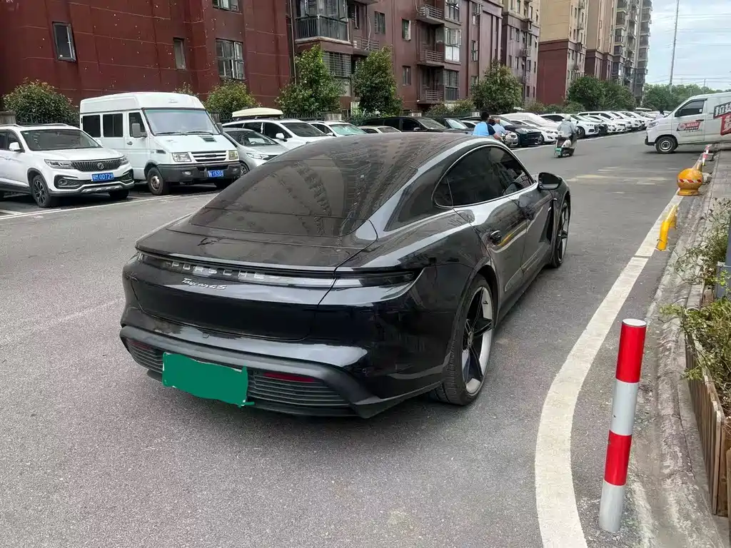 Porsche Taycan — миниатюра 4