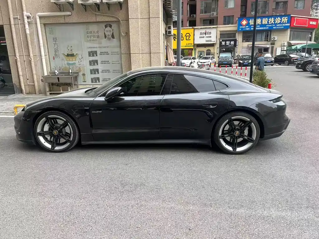 Porsche Taycan — миниатюра 5