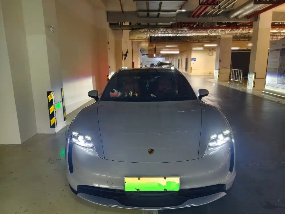 Porsche Taycan — миниатюра 9