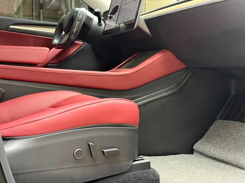 Tesla Model Y — миниатюра 13