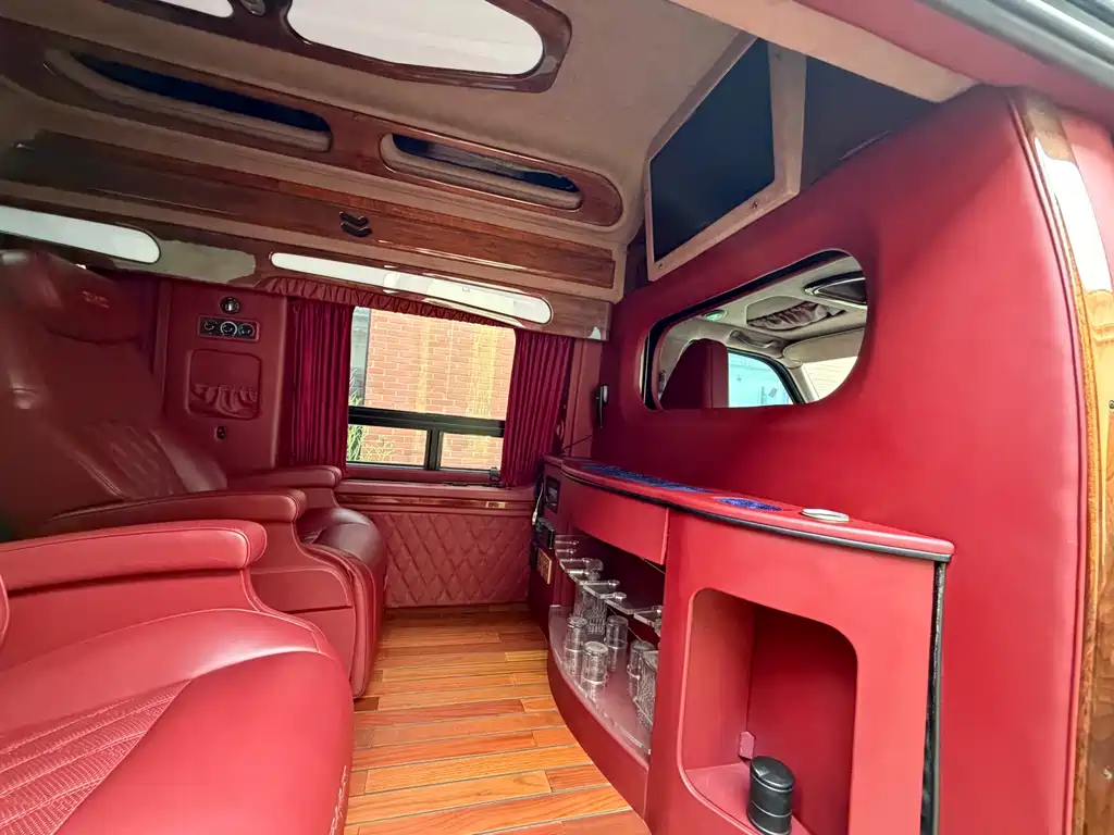 GMC Savana — миниатюра 17