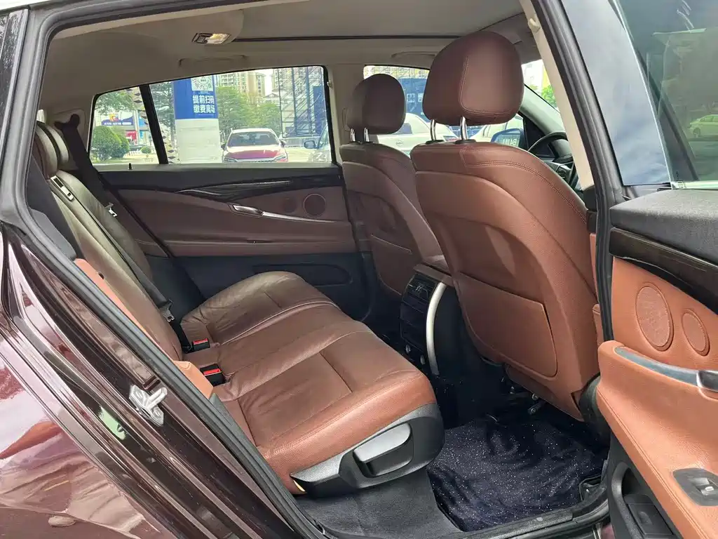 BMW 5 Series GT — миниатюра 14