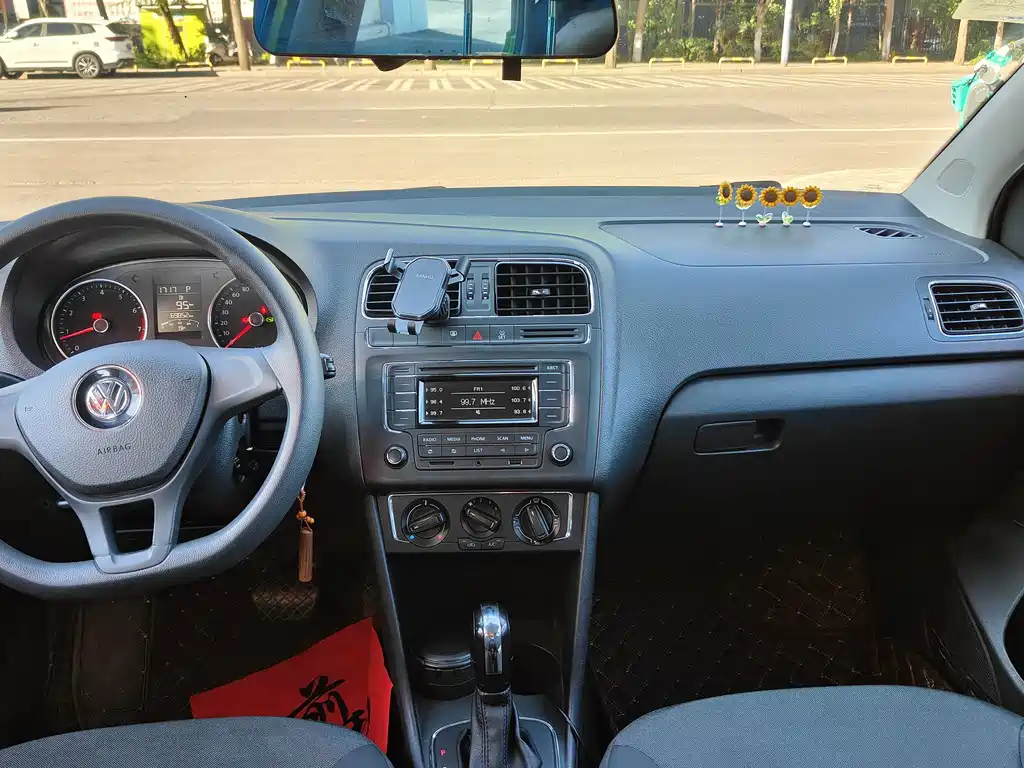 Volkswagen Polo — миниатюра 8