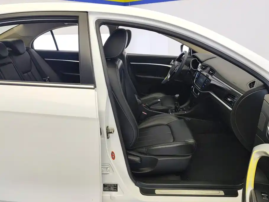 Geely Emgrand — миниатюра 8