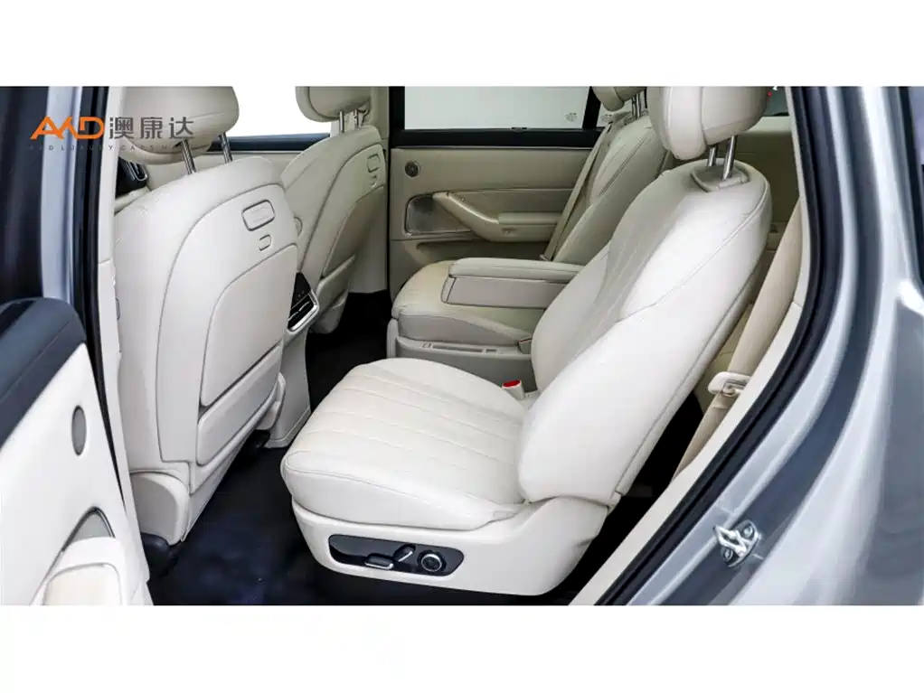 AITO ASK THE WORLD M8