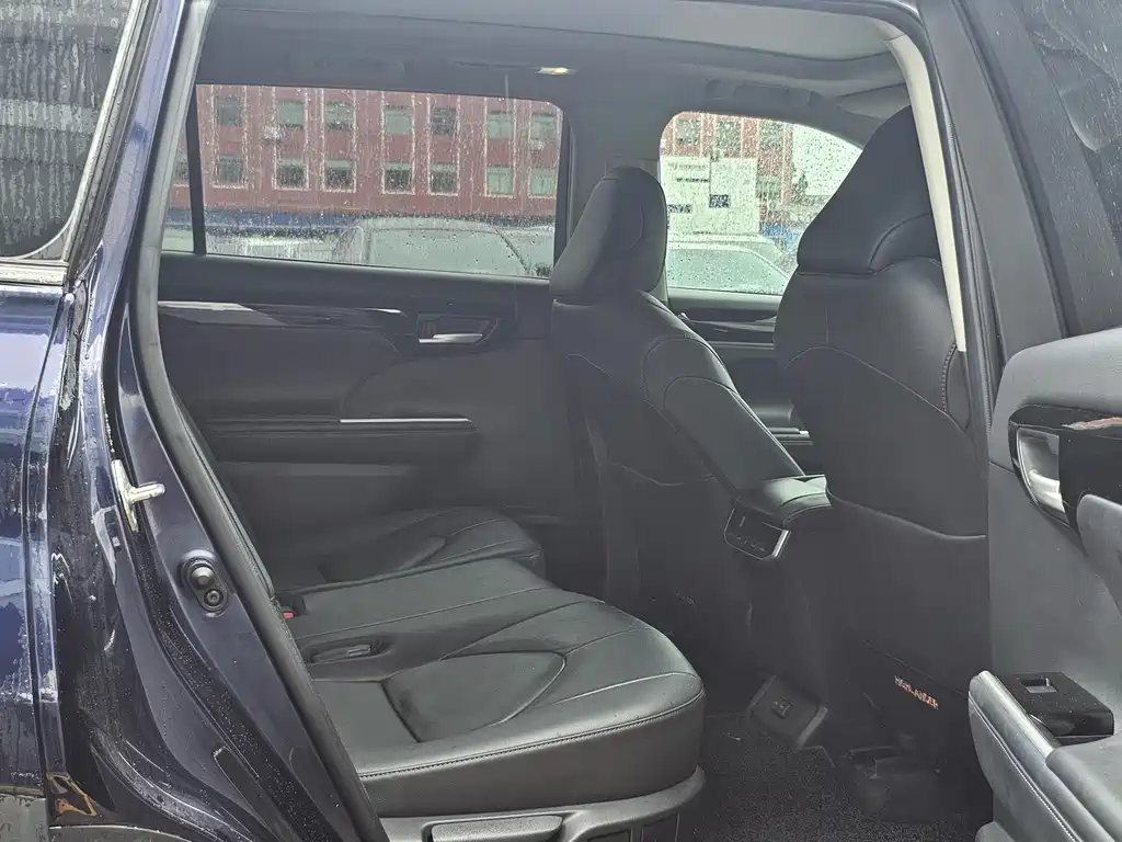 Toyota Highlander 2022 2.5L Luxury 7 мест