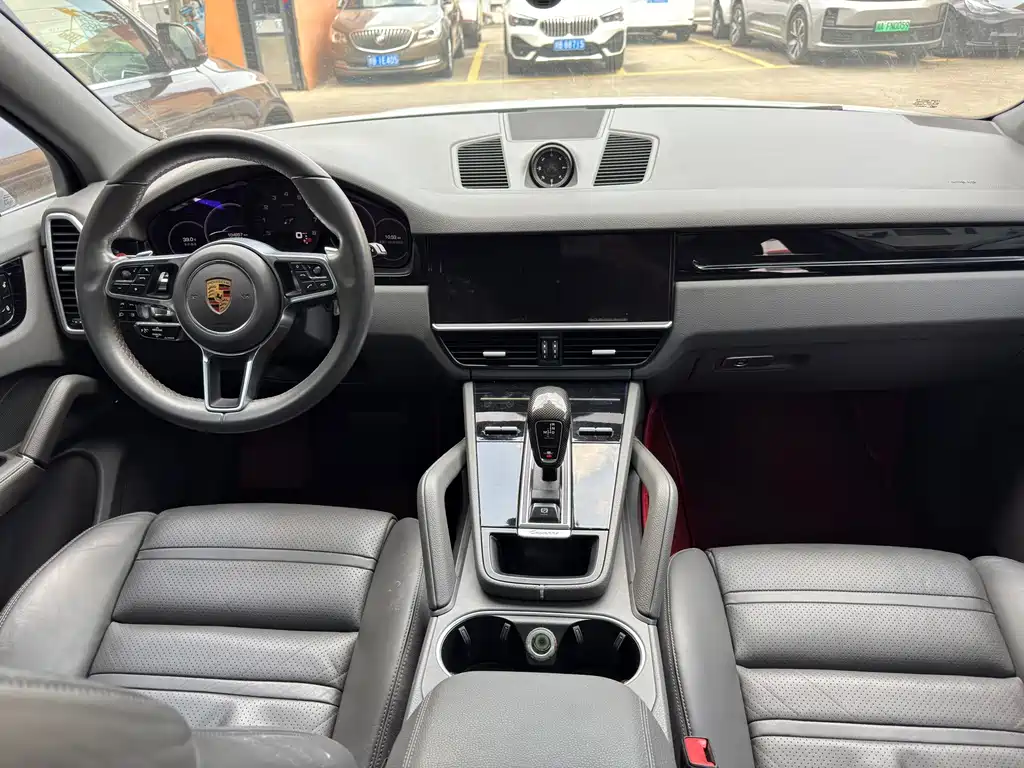 Porsche Cayenne — миниатюра 6