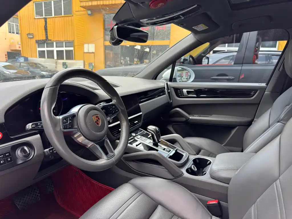 Porsche Cayenne — миниатюра 4