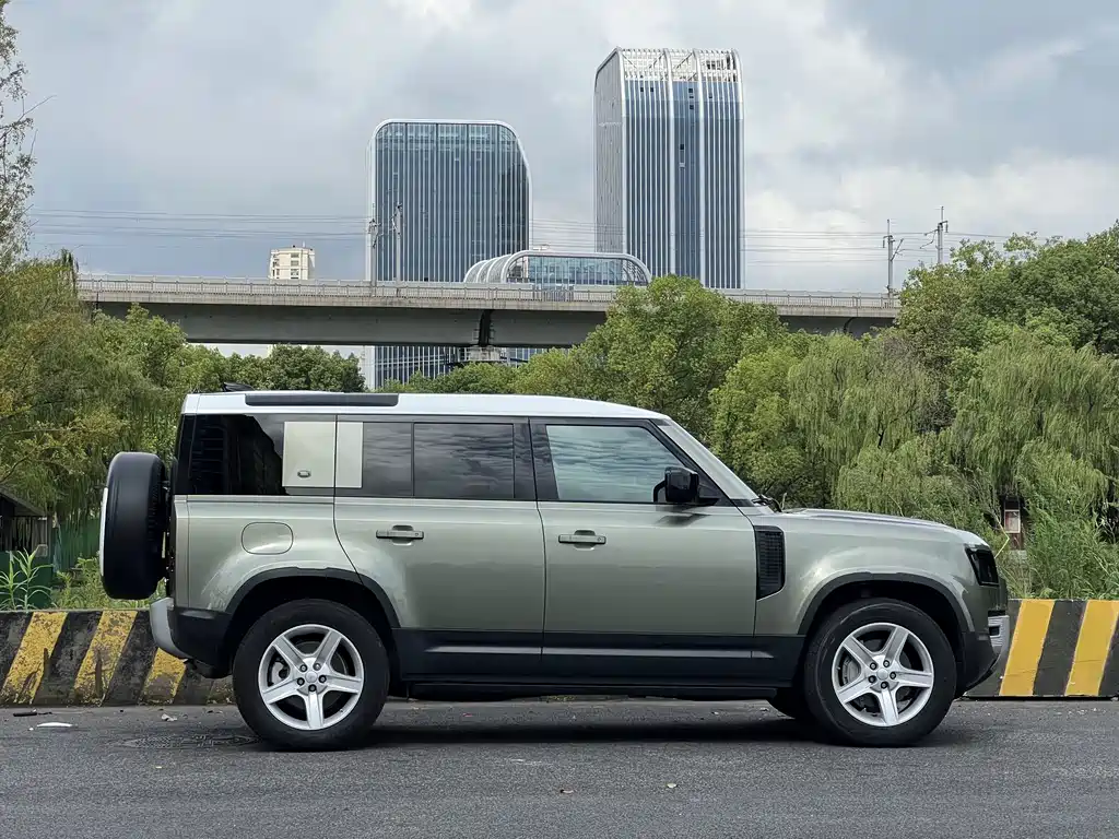Land Rover Defender — миниатюра 8